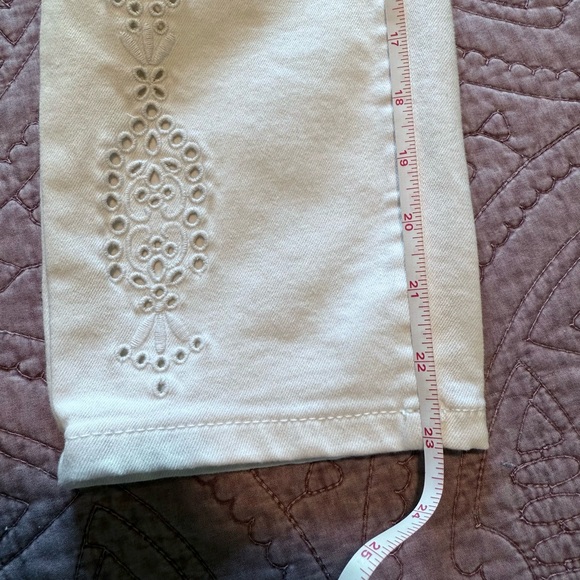 Isaac Mizrahi Cream Cropped Pants - Picture 9 of 16